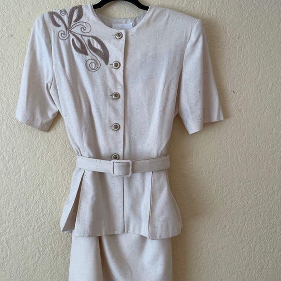 Vintage Edie Johne 1980s Silk Cream and Gold Embellished Blouse & Skirt Set - Picture 6 of 16